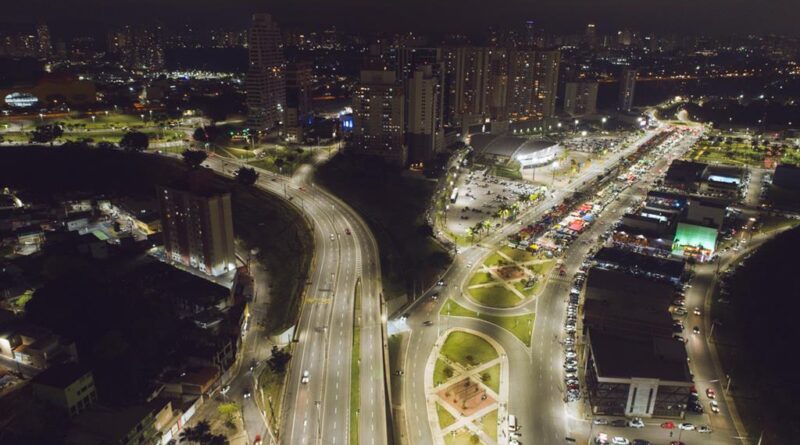 Barueri recapeou mais de 300 ruas e colocou LED em quase 100% da cidade nos últimos anos