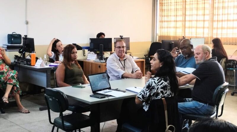 Dirigente de Ensino Hilton Silva recebe Profa. Maria Denes da COPED em Carapicuíba Para Alinhar Políticas Pedagógicas e Ouvir Escolas da Rede Estadual.
