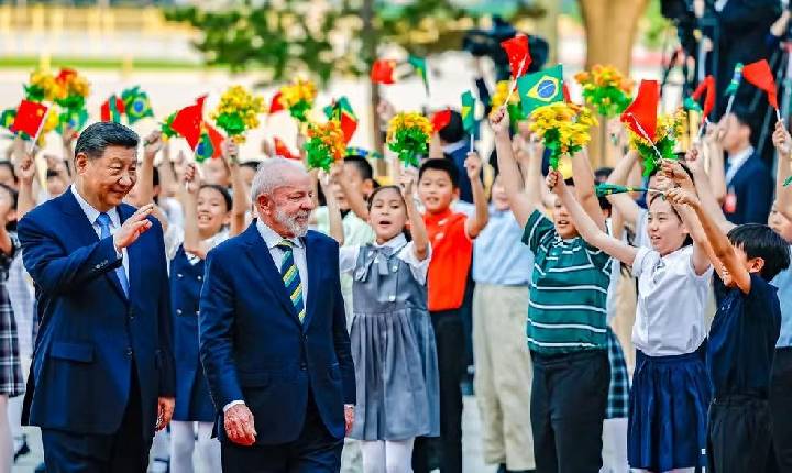 ‘Relação entre Brasil e China nunca foi tão necessária’, diz Lula em Pequim ao lado de Xi Jinping