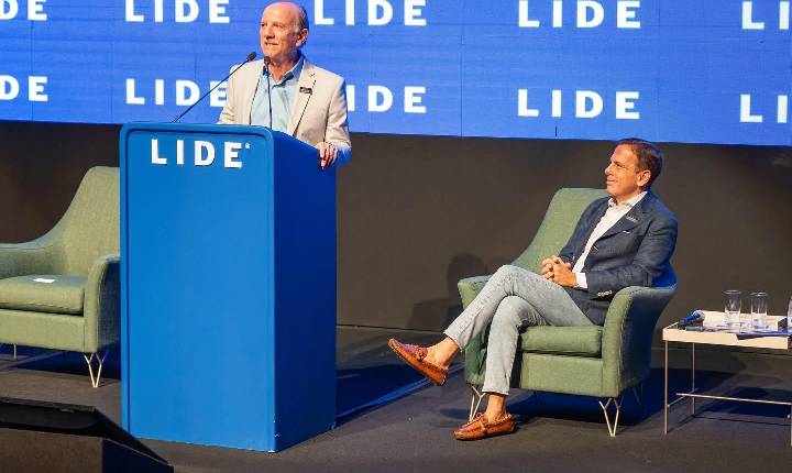 Ao lado do Ex-Governador de São Paulo João Doria o Prefeito de Barueri Beto Piteri participou do Seminário Lide de Saúde na Praça das Artes