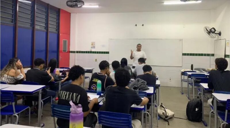 Cotia abre cursinho do Enem com bolsa de R$ 200 mensal para alunos