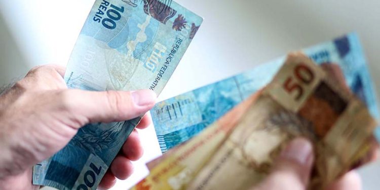 Salário mínimo sofre reajuste e alcança R$ 1,9 mil por mês para o segundo semestre