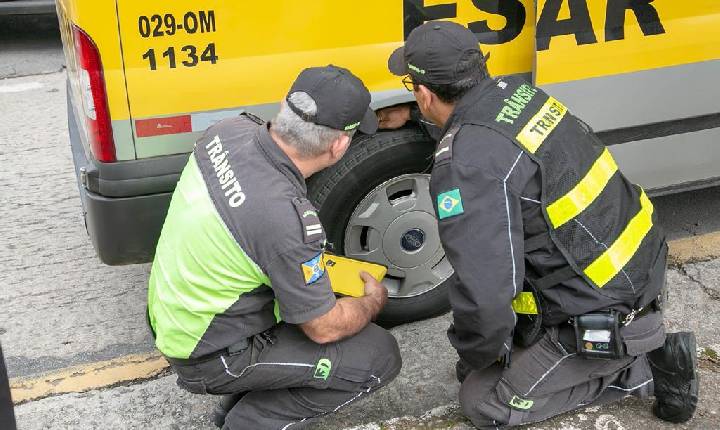 Operação conjunta identifica irregularidades em transporte escolar em Barueri