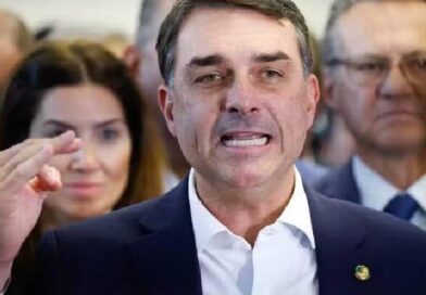 Pilares do bolsonarismo avaliam Flávio Bolsonaro como ativo tóxico após revelação de negócios com Vorcaro