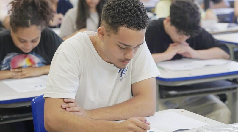 Rede estadual passa a contar com duas avaliações complementares no Ensino Médio
