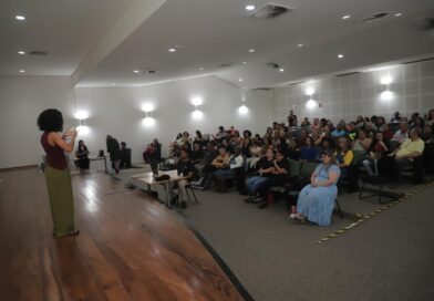 Café com Libras acontece dia 14 com sessão de cinema e bate-papo sobre inclusão em Barueri