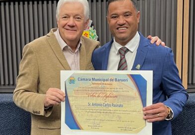 Vereador Leandro Canaã homenageia o Servidor Antônio Pasinato com Moção de Aplausos pelos relevantes serviços prestados ao município de Barueri Vereador Leandro Canaã homenageia o Servidor Antônio Pasinato com Moção de Aplausos pelos relevantes serviços prestados ao município de Barueri