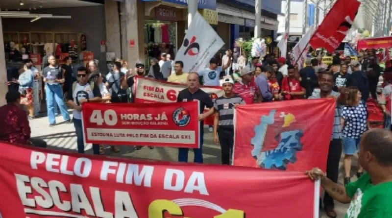 Manifestação pelo fim da escala 6×1 ocupa Calçadão de Osasco nesta segunda-feira (10)