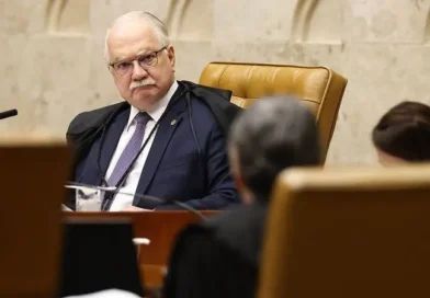 Fachin decide ser relator de caso Moraes-Vorcaro, e retira também de Mendonça processos ligados ao Master e ao escândalo do INSS