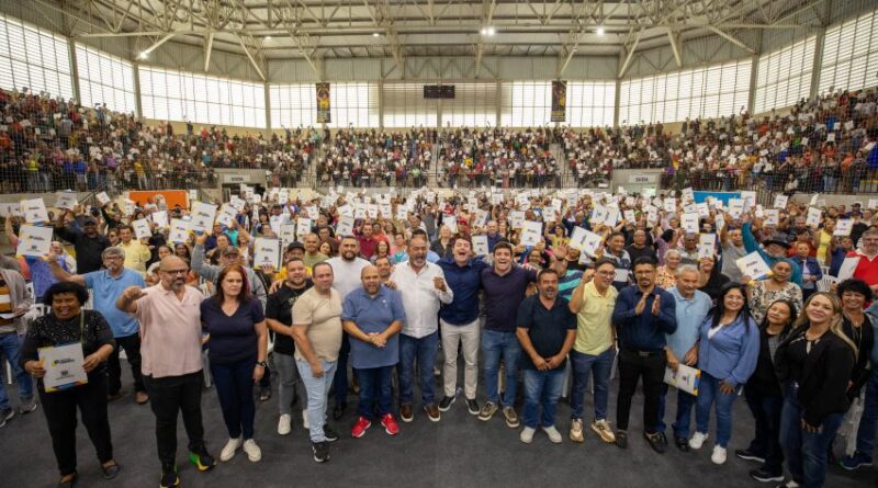 Santana de Parnaíba entrega cerca de 700 escrituras e ultrapassa 10 mil imóveis regularizados