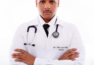 Estudante de Medicina denuncia ataques racistas após foto de Formatura Estudante de Medicina denuncia ataques racistas após foto de Formatura