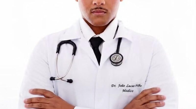 Estudante de Medicina denuncia ataques racistas após foto de Formatura Estudante de Medicina denuncia ataques racistas após foto de Formatura