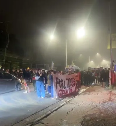 Manifestação contra Tarcísio de Freitas marca encontro político em Cotia Manifestação contra Tarcísio de Freitas marca encontro político em Cotia