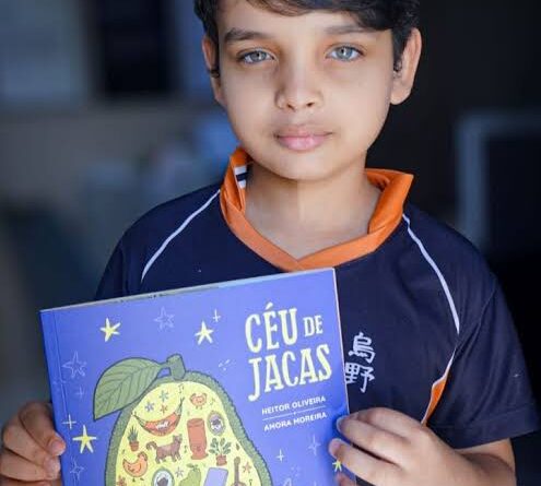 Aluno da rede municipal de Cajamar lança livro na Bienal de São Paulo