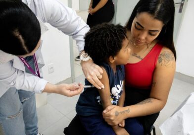 Vacinação nas escolas acontece neste sábado (17) para atualizar cadernetas de alunos e da população