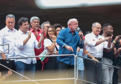 Lula faz ato na Paulista e pede que eleitores convençam quem não foi votar no 1º turno: ‘Temos obrigação de conversar’