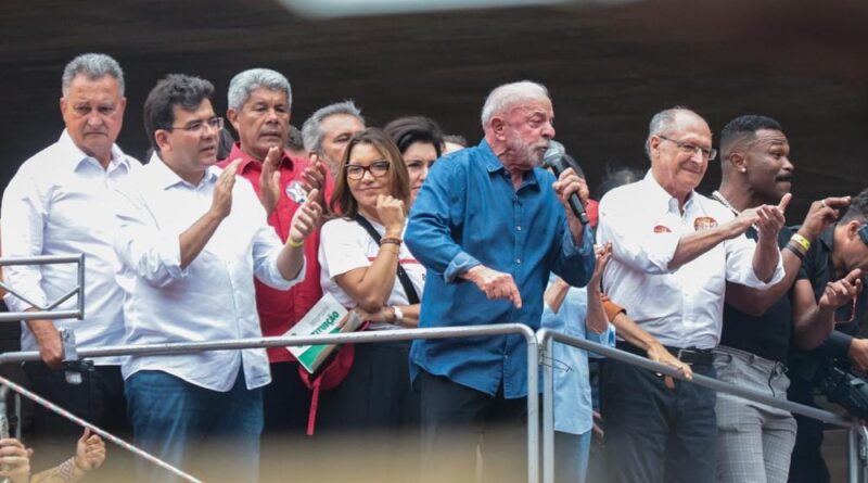 Lula faz ato na Paulista e pede que eleitores convençam quem não foi votar no 1º turno: ‘Temos obrigação de conversar’