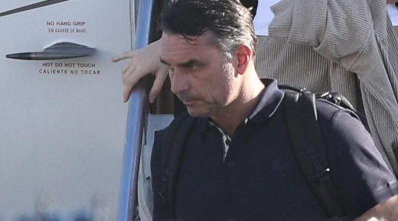 Em carta golpista, Flávio agradece Milei e Trump por apoio para fuga