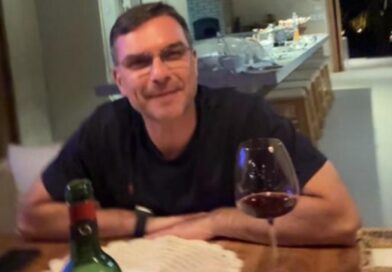 Flávio Bolsonaro era ‘usuário master’ de conta de offshore sócia do jato usado por Vorcaro